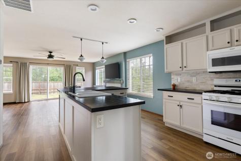 1958 SW Rock Rose Drive Oak Harbor WA 98277
