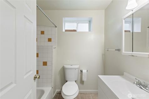 1521 E Spruce Street Seattle WA 98122