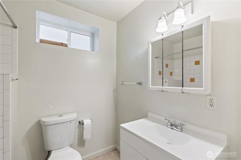 1521 E Spruce Street Seattle WA 98122