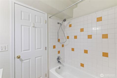 1521 E Spruce Street Seattle WA 98122