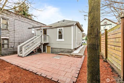 1521 E Spruce Street Seattle WA 98122