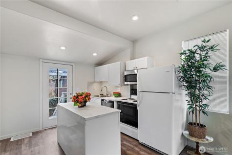 1521 E Spruce Street Seattle WA 98122