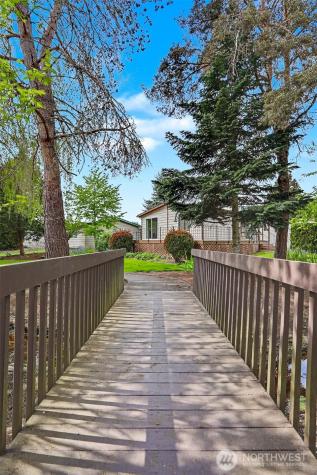 23809 Lake Drive E Bothell WA 98021