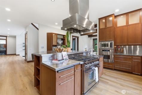 1136 14th Avenue Fox Island WA 98333