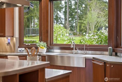 1136 14th Avenue Fox Island WA 98333
