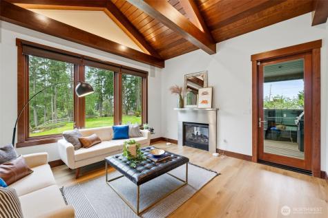 1136 14th Avenue Fox Island WA 98333