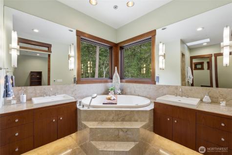1136 14th Avenue Fox Island WA 98333