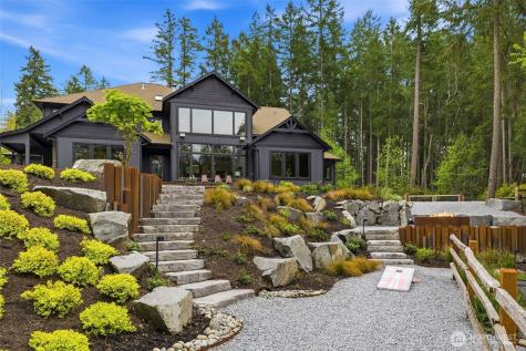 1136 14th Avenue Fox Island WA 98333
