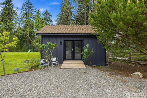 1136 14th Avenue Fox Island WA 98333