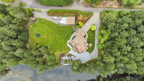 1136 14th Avenue Fox Island WA 98333