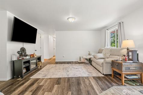 27507 72nd Avenue E Graham WA 98338