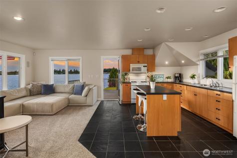 21028 Snag Island Drive E Lake Tapps WA 98391