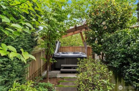 7044 50th Avenue NE Seattle WA 98115