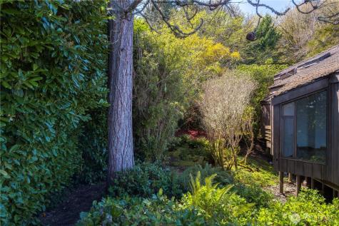 17040 Agate Street NE Bainbridge Island WA 98110