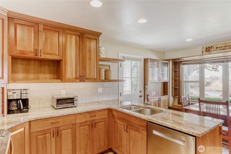 2008 121st Avenue SE Bellevue WA 98005