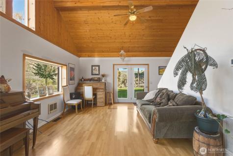 540 Highway 153 Pateros WA 98846