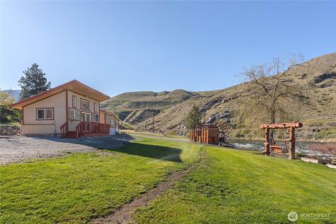 540 Highway 153 Pateros WA 98846
