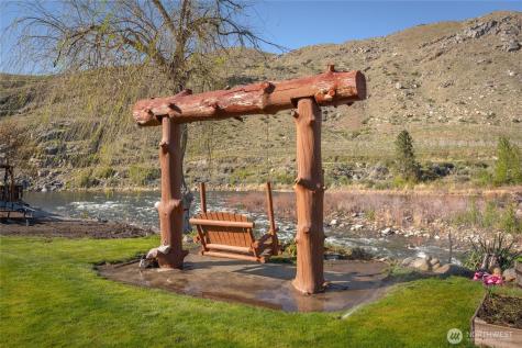 540 Highway 153 Pateros WA 98846