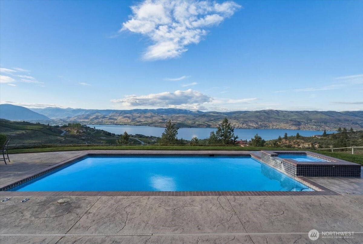 825 Hawks Meadow Road Chelan WA 98816