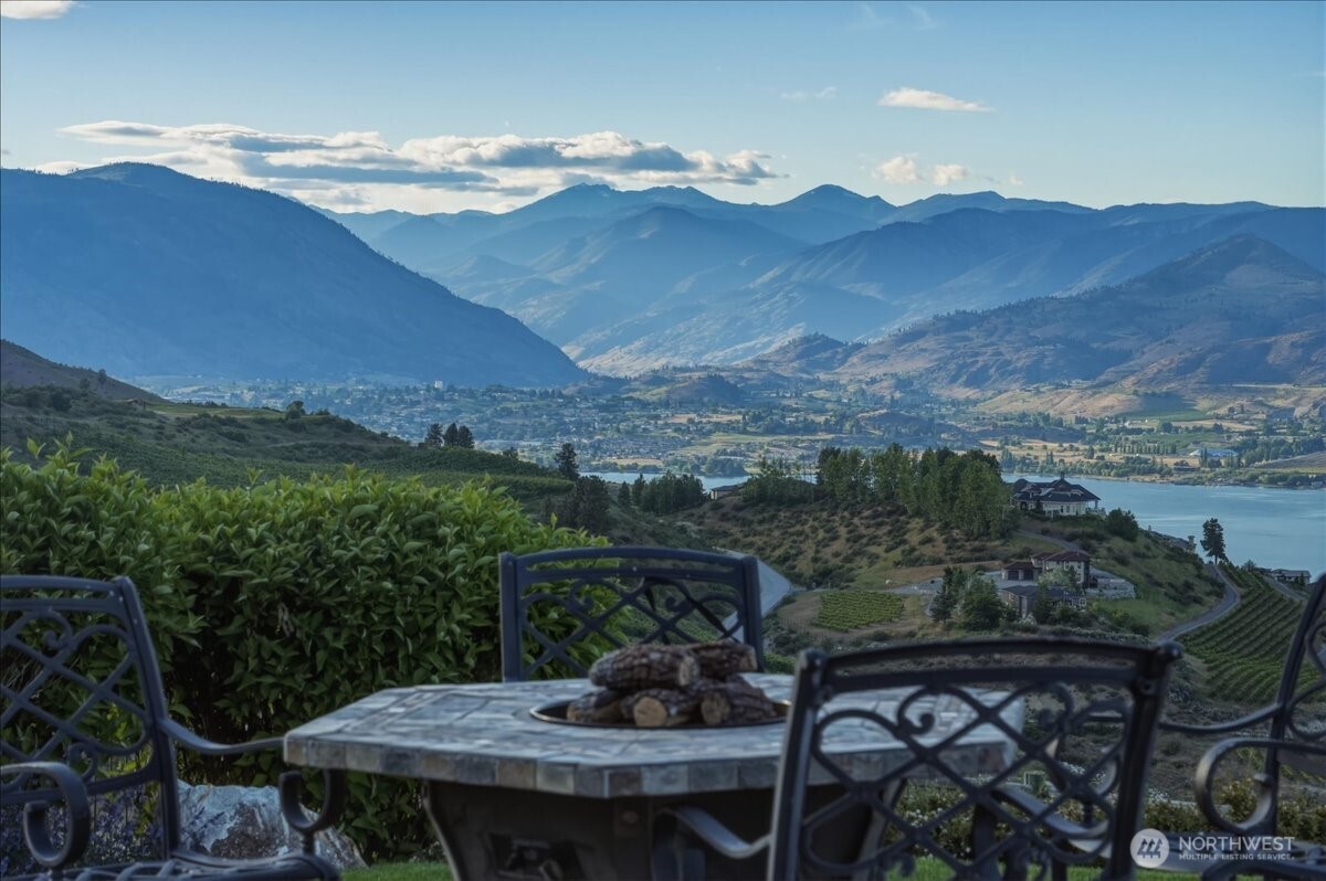 825 Hawks Meadow Road Chelan WA 98816