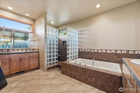 825 Hawks Meadow Road Chelan WA 98816