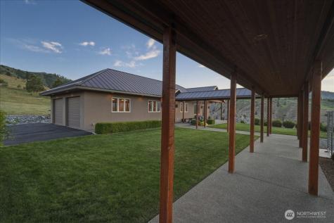 825 Hawks Meadow Road Chelan WA 98816
