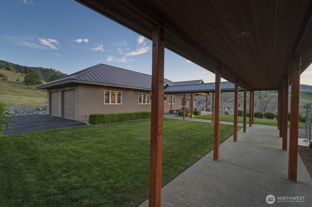 825 Hawks Meadow Road Chelan WA 98816