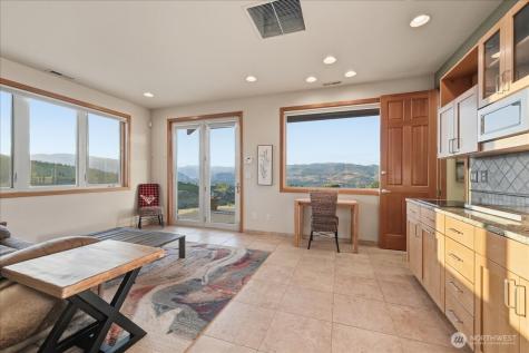 825 Hawks Meadow Road Chelan WA 98816