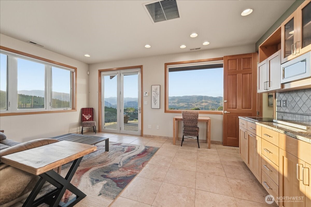 825 Hawks Meadow Road Chelan WA 98816