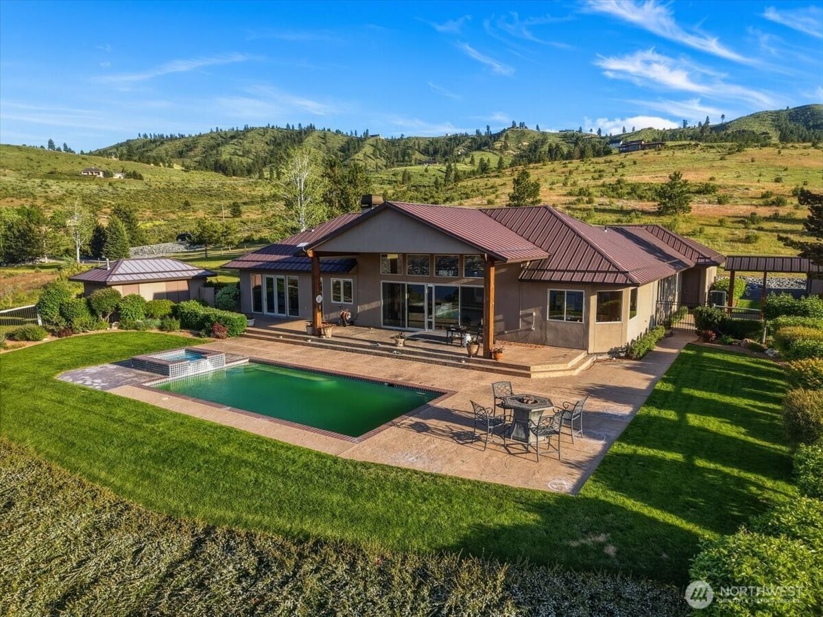 825 Hawks Meadow Road Chelan WA 98816