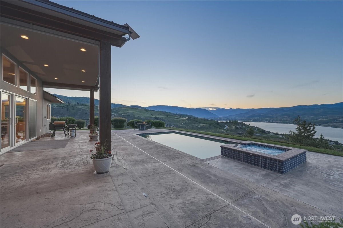 825 Hawks Meadow Road Chelan WA 98816