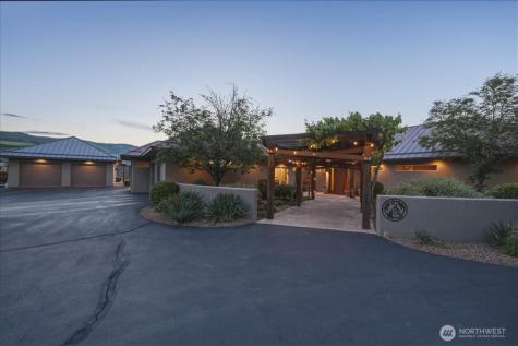 825 Hawks Meadow Road Chelan WA 98816