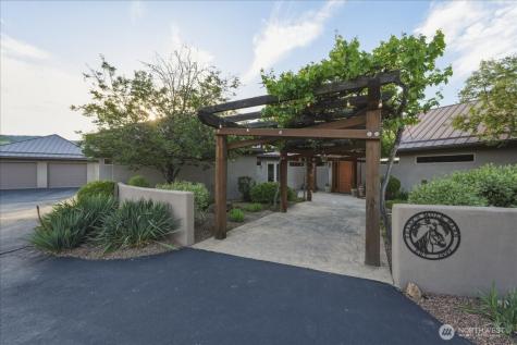 825 Hawks Meadow Road Chelan WA 98816
