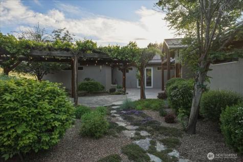 825 Hawks Meadow Road Chelan WA 98816