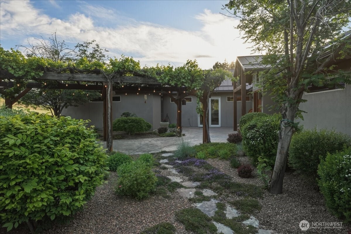 825 Hawks Meadow Road Chelan WA 98816