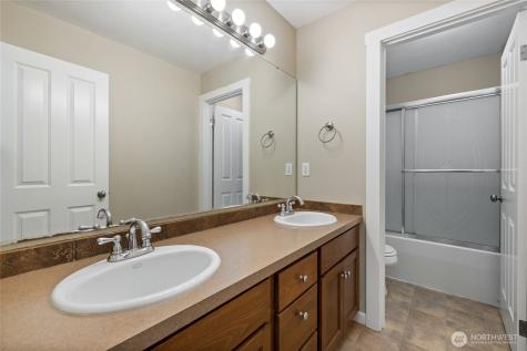 18623 111th Avenue E Puyallup WA 98374
