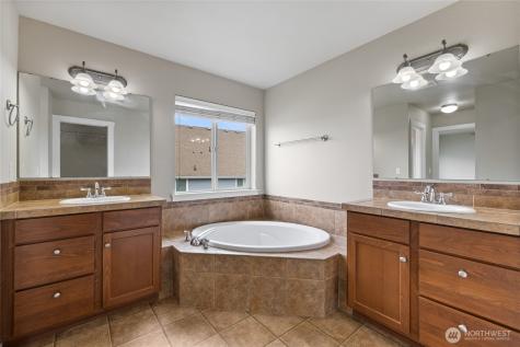 18623 111th Avenue E Puyallup WA 98374