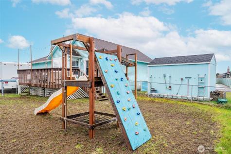 952 Wawona Avenue SE Ocean Shores WA 98569