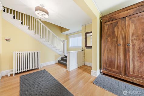 211 14th Avenue E Seattle WA 98112