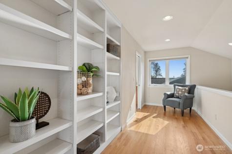 5720 59th Avenue NE Seattle WA 98105