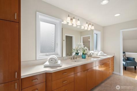 5720 59th Avenue NE Seattle WA 98105