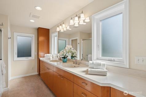 5720 59th Avenue NE Seattle WA 98105