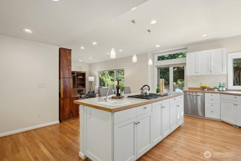 5720 59th Avenue NE Seattle WA 98105