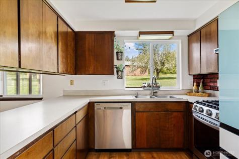 987 E Crescent Harbor Road Oak Harbor WA 98277