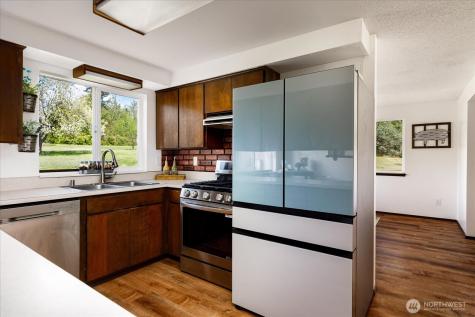 987 E Crescent Harbor Road Oak Harbor WA 98277