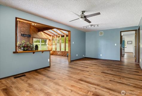 987 E Crescent Harbor Road Oak Harbor WA 98277