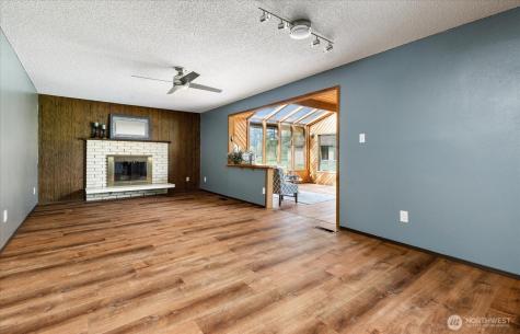 987 E Crescent Harbor Road Oak Harbor WA 98277