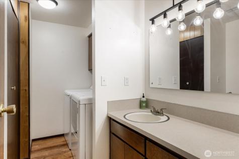 987 E Crescent Harbor Road Oak Harbor WA 98277