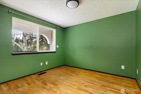 987 E Crescent Harbor Road Oak Harbor WA 98277