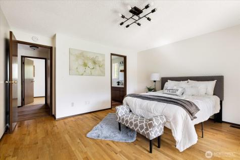 987 E Crescent Harbor Road Oak Harbor WA 98277
